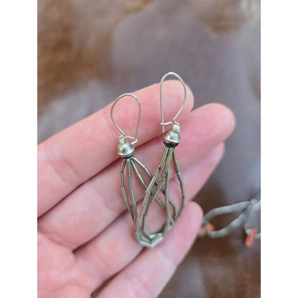 Two Pairs Liquid Silver Native American Style Earrings Coral Silver Pearls - Picture 8 of 9